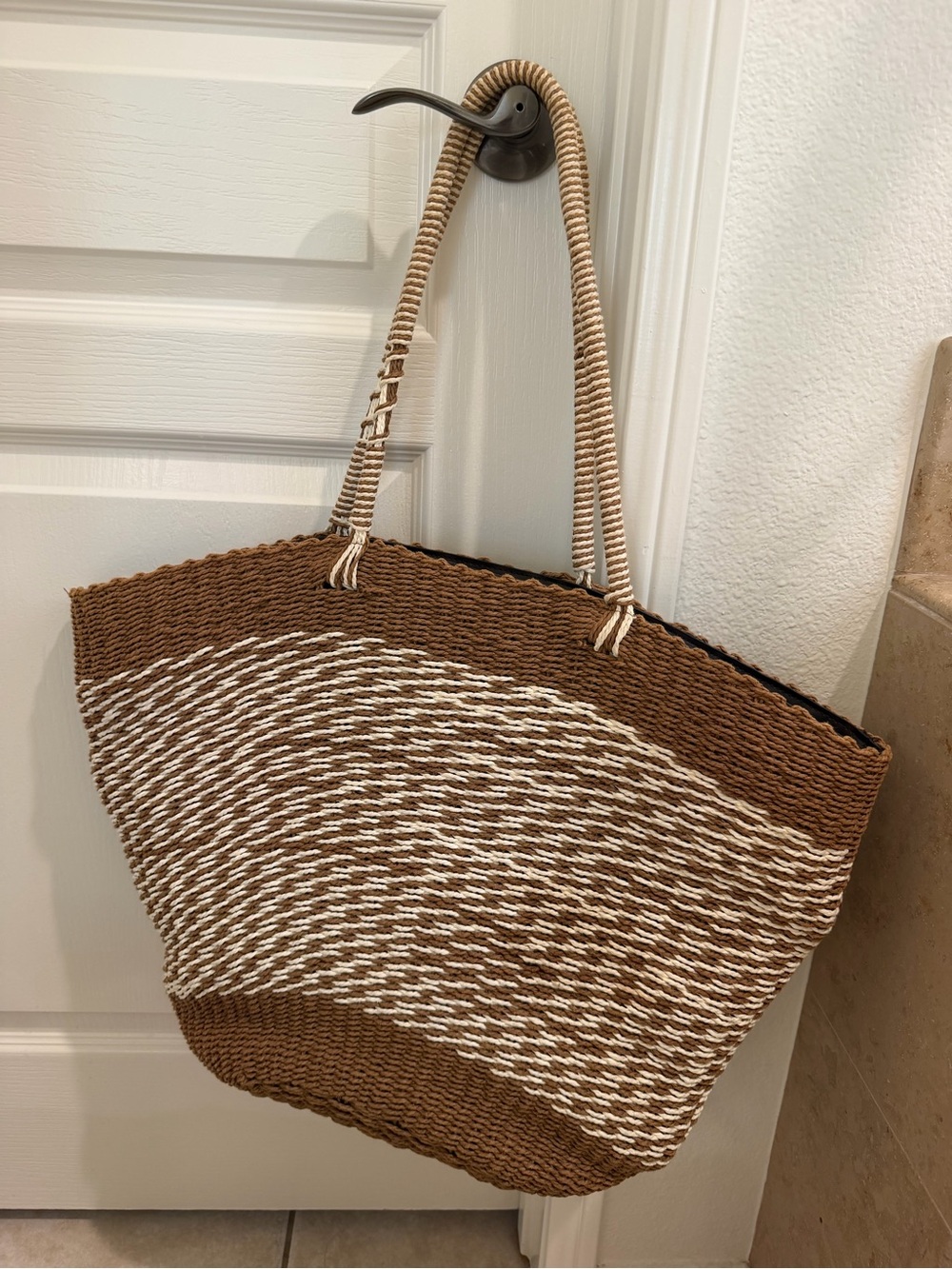[LIKE 🆕] Cute Woven Straw Beach Bag / Tote